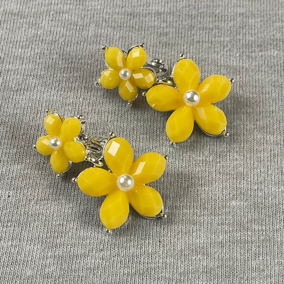 Vintage Napier Silver & Yellow Pearl Flower Dangle Clip On Earrings 1970s - Picture 1 of 4